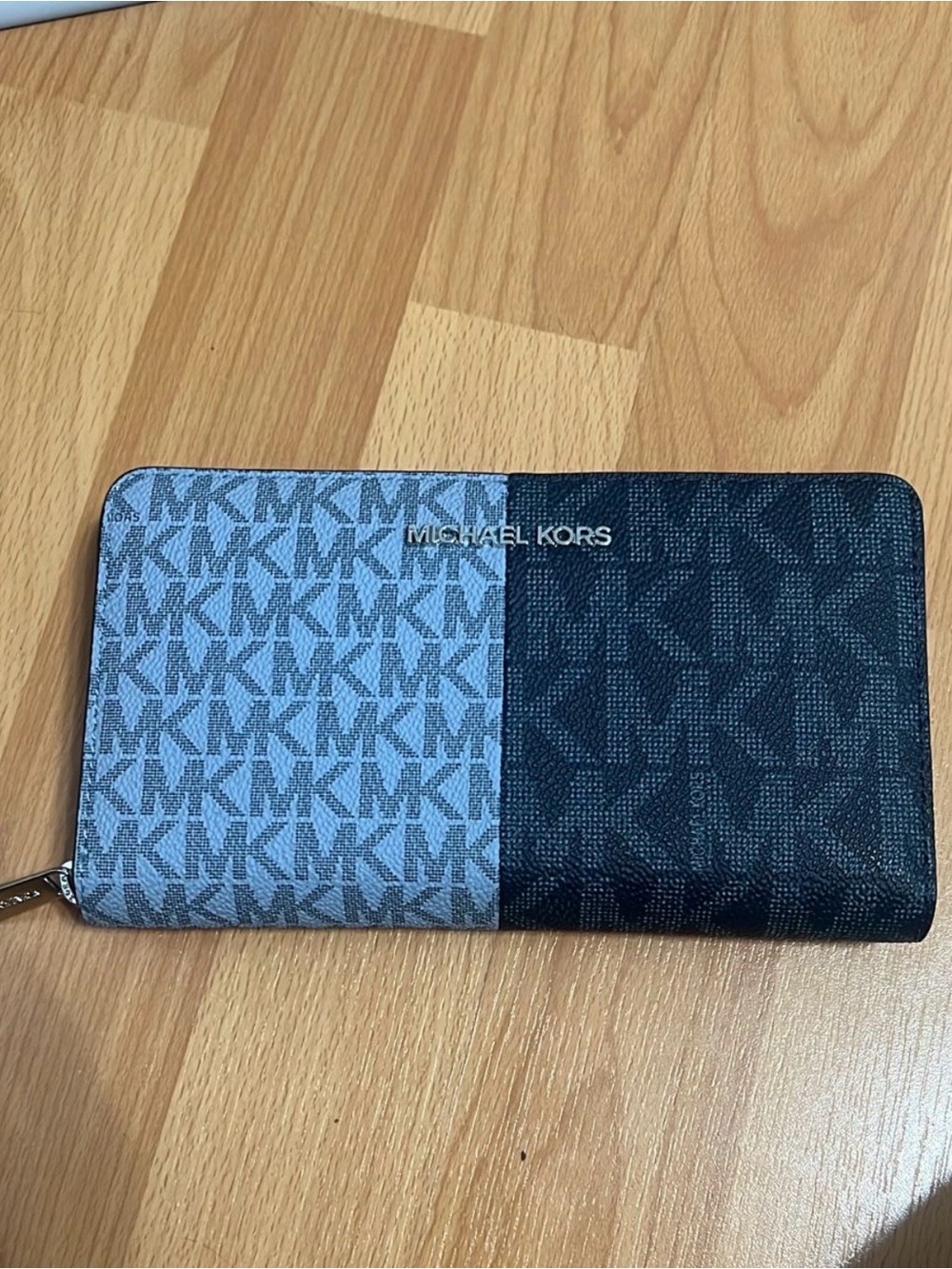 Michael Kors Two-Tone Blue Signature Zip-Around Wallet